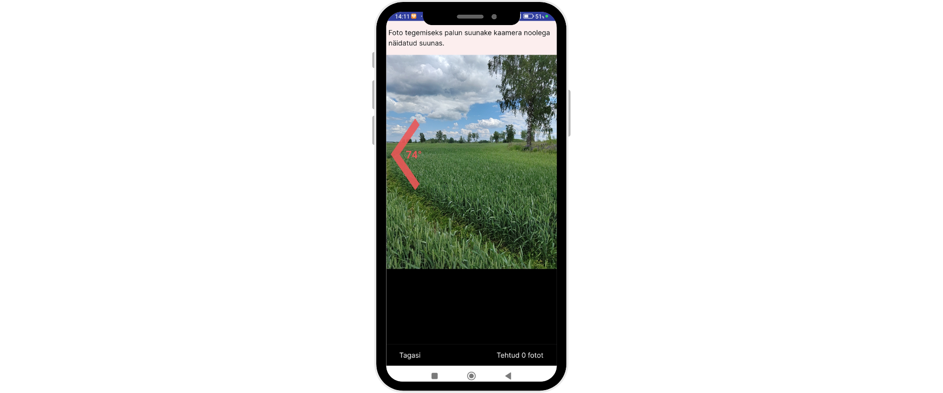 Ekraanikuva telefonist, kus on kaamera avatud ja ekraanil suunab punane nool kaamerat vasakule pöörama.